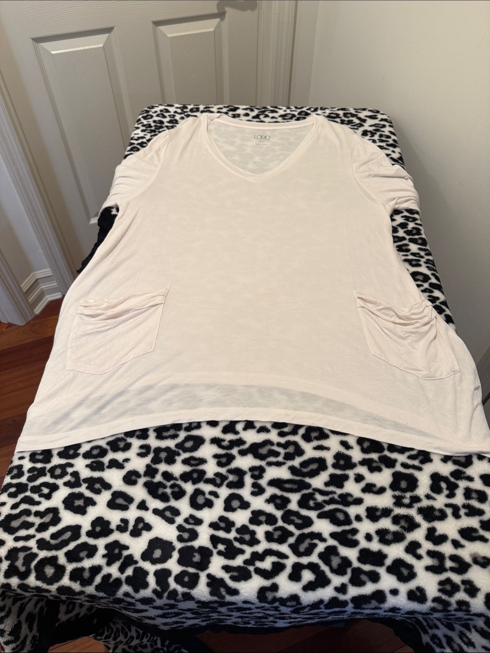 NWOT LOGO Lori Goldstein Soft Off WHT V-Neck Pocket Tunic Asymmetrical Hem XL - Picture 7 of 10